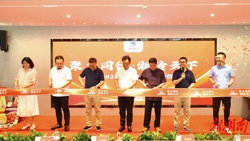泰斗助陣，辣妹子夯實(shí)湘味復(fù)合調(diào)味醬賽道護(hù)城河